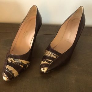 Size 8.5 Brown & reptile print vintage pumps